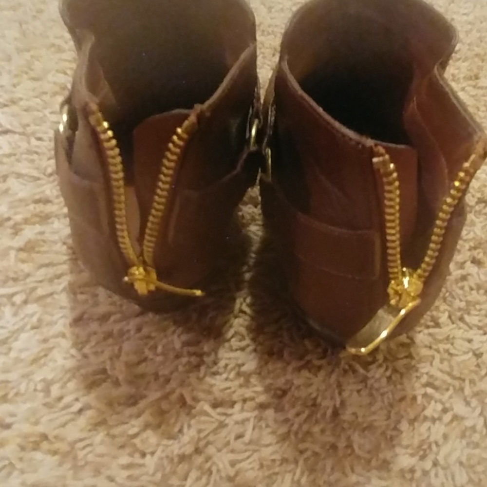 Boots - Picture 3 of 4